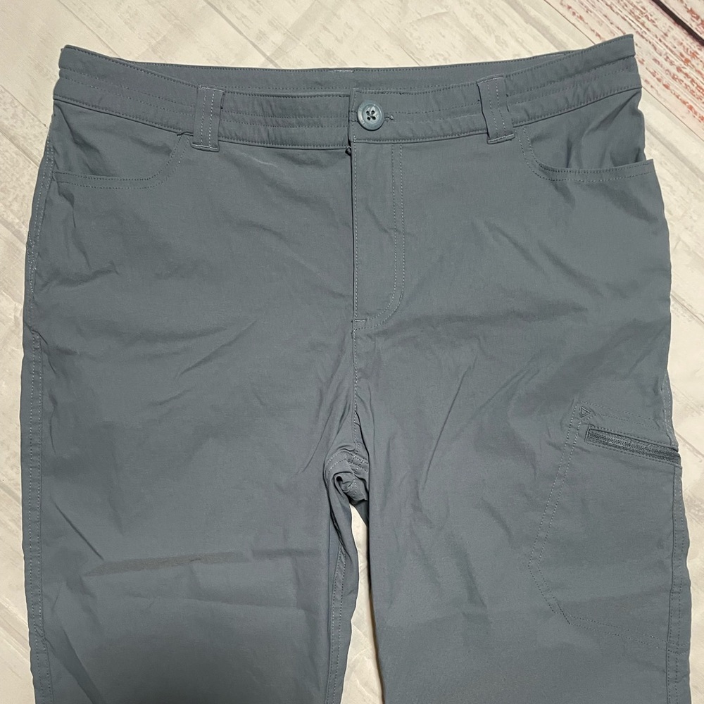 Eddie Bauer Women's Rainier Capri pants in a blue/gray color. Size 8. - Picture 3 of 13